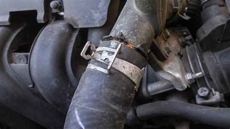 10 Engine Vacuum Leak Symptoms & How to Fix